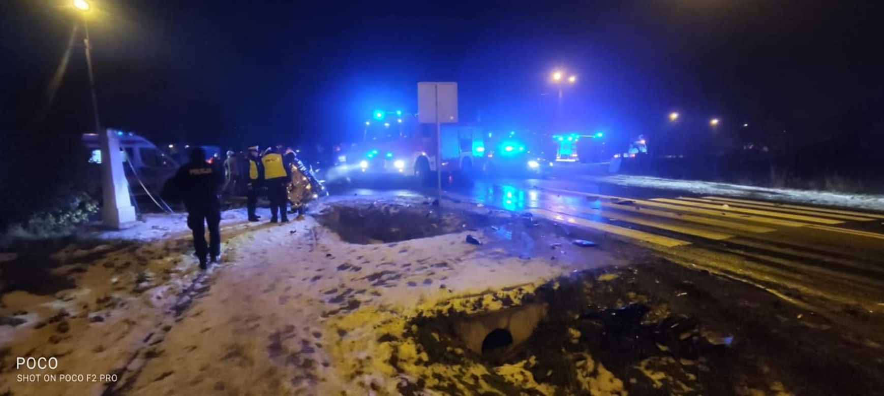 Wypadek pod Legionowem, osobówka zderzyła się z tirem. 3 osoby w szpitalu