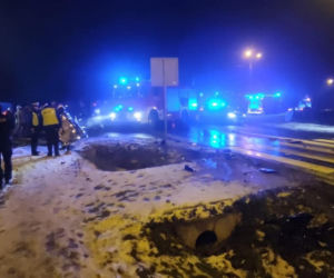 Wypadek pod Legionowem, osobówka zderzyła się z tirem. 3 osoby w szpitalu