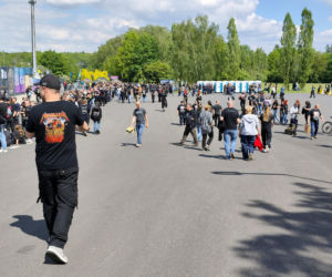 Długie kolejki i tłum fanów przed koncertem Metaliki
