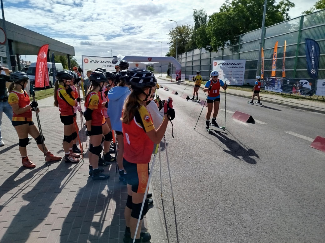 Zawody o Puchar Polski na nartorolkach Marwe Cup 2025 zostały zainaugurowane w Siedlcach