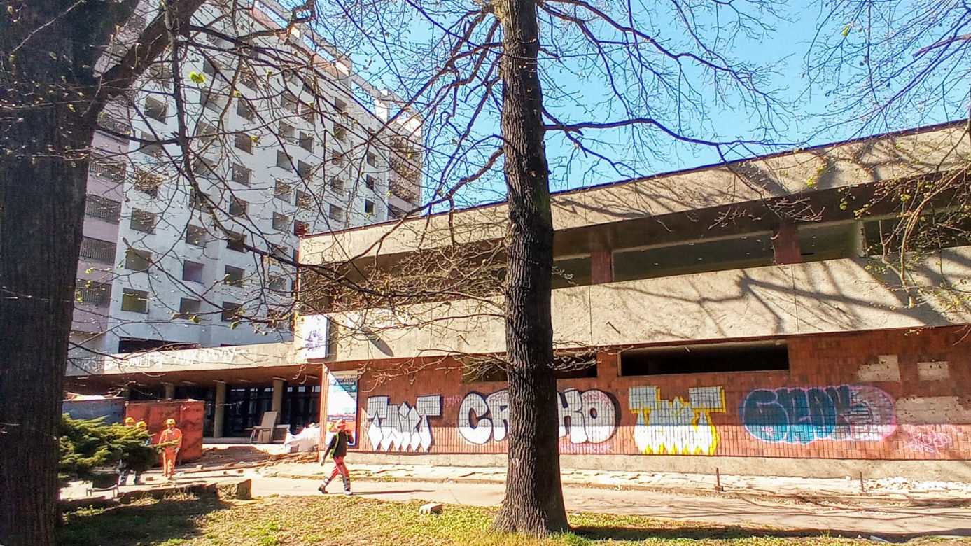 Rozpoczęła się rozbiórka Domu Marynarza w Szczecinie