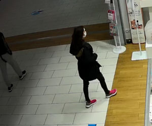 Kradzież doskonała? W taki sposób para z Gliwic wyniosła z drogerii cenne kosmetyki. Nagranie szokuje [WIDEO]