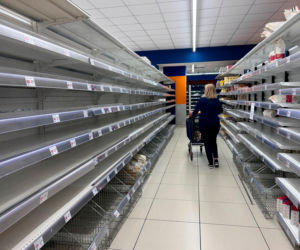 W tym wielkim mieście nie ma jedzenia i paliwa. Pilna narada! Paraliż