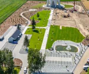Budowa pomnika Matki Boskiej w Konotopiu