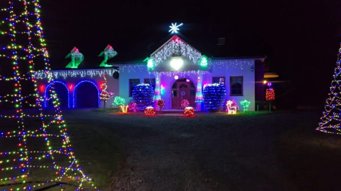 Magia Świąt w Świętokrzyskiem. Gdzie szukać najpiękniej oświetlonych domów? Rzepin i gmina Pawłów skradły show!