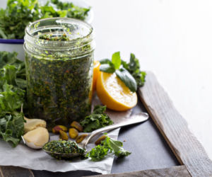 Jak zrobić ostre pesto z jarmużu? Podajemy łatwy przepis!