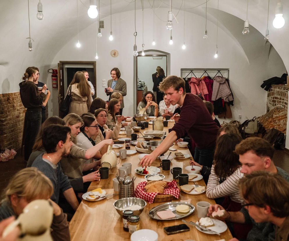 Film o legendarnym duszpasterstwie trafi na VOD 