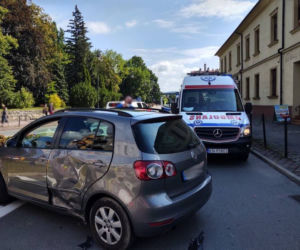 Wypadek w Nowym Sączu! Osobówka zderzyła się ze skuterem