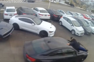Ukradł BMW pod pretekstem jazdy próbnej, prawie zabił sprzedawcę! - WIDEO