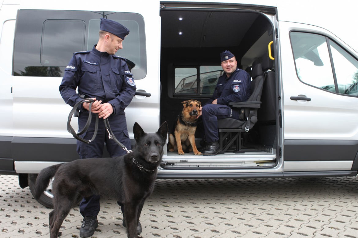 Nowy samochód dla plutonu przewodników psów służbowych 