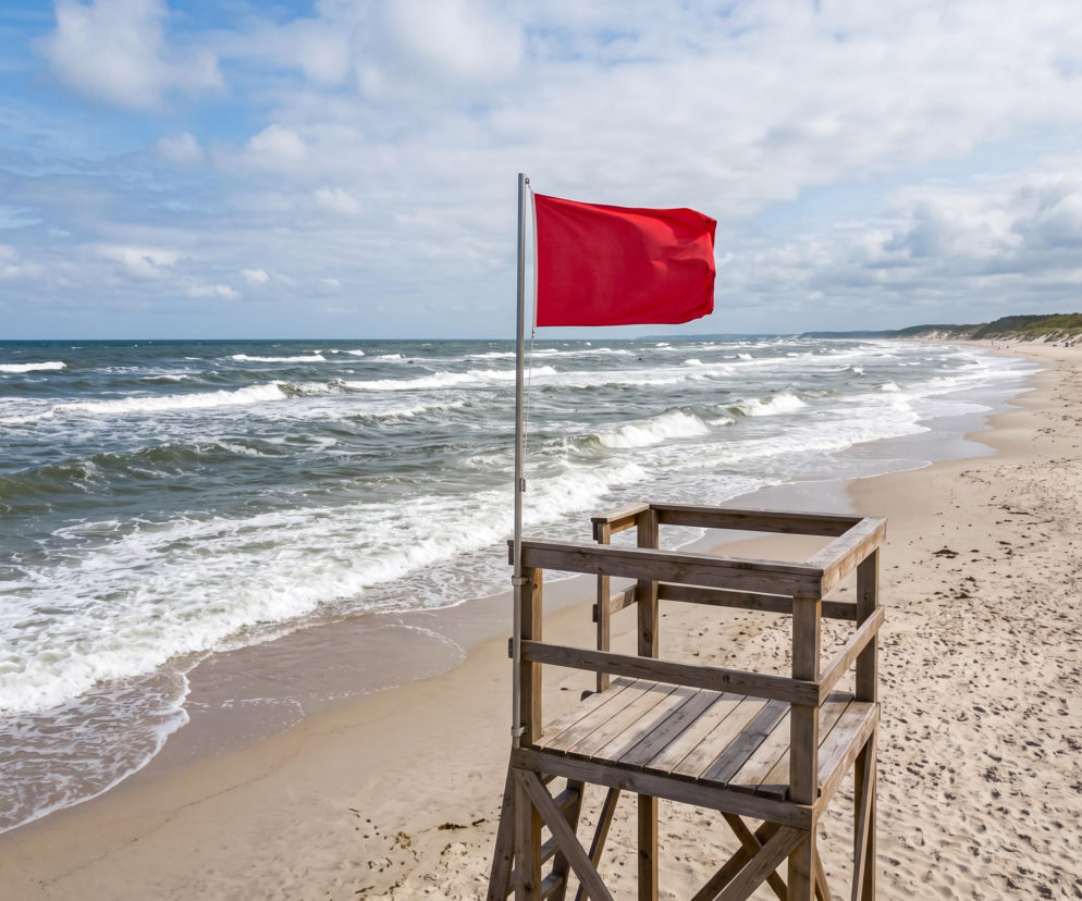 Sinice Łeba. Czy w Łebie można się kąpać 12.08? Flaga, warunki pogodowe