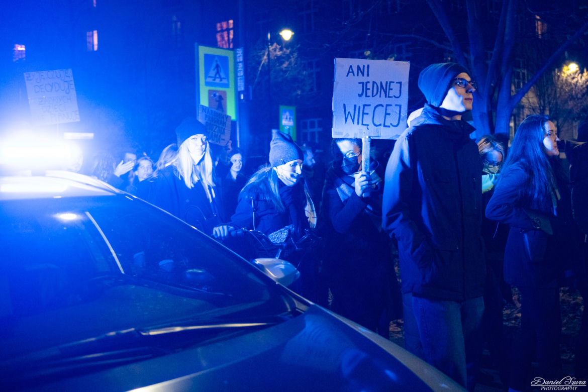 Kraków: "Ani jednej więcej". Protest po śmierci ciężarnej Izabeli z Pszczyny
