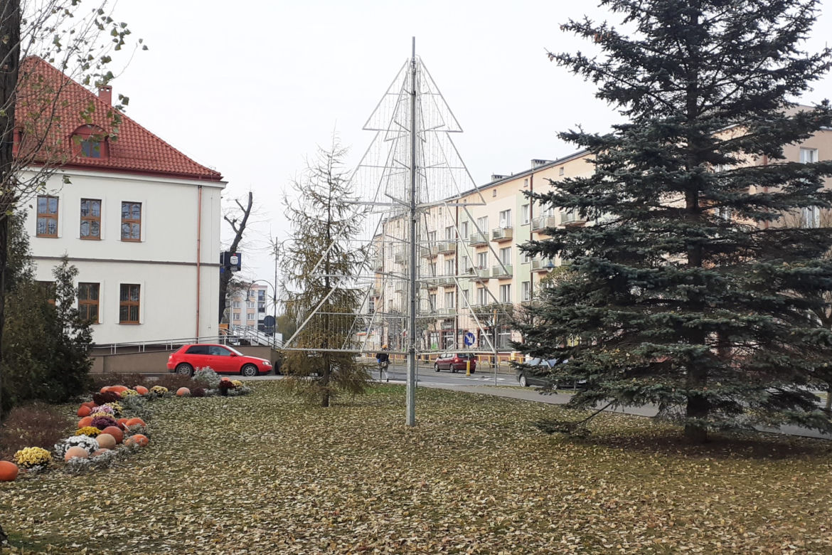 Ozdoby świąteczne miejskiej architektury w Iławie 2020 - zdjęcia dzienne