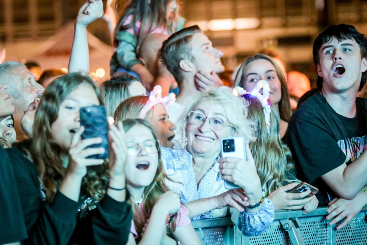 Sosnowiec Fun Festival. Publiczność szaleje przed sceną