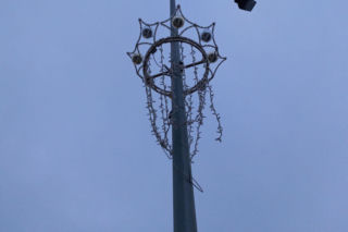 Jednorazowa dekoracja? Nowe iluminacje świąteczne w Lesznie nie wytrzymały nawet sezonu! [ZDJĘCIA]