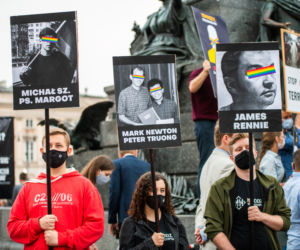 Demonstracja LGBT i narodowców na krakowskim Rynku