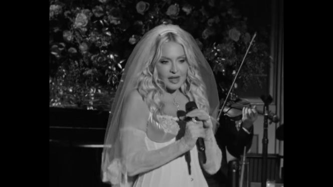 Madonna zachwyca w ślubnym wydaniu. 40 lat temu nosiła się podobnie!