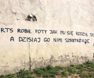 Widzew nosi czapkę z dupki od chleba, a ŁKS je komary... Derby Łodzi na murach