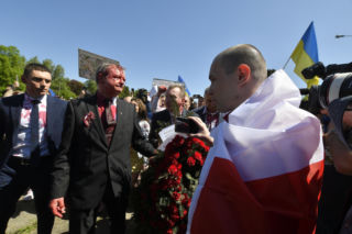 Ambasador Rosji Siergiej Andriew oblany sokiem z buraka przez aktywistów w 2022r.