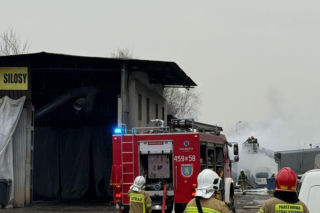 Pożar w Gliwicach. Spłonęły pomieszczenia stolarskie