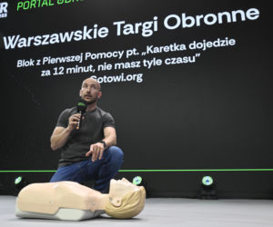 Warszawskie Targi Obronne. Scena Biała Blok z Pierwszej Pomocy pt. „Karetka dojedzie za 12 minut, nie masz tyle czasu”