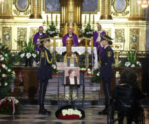 Tłumy żegnają Wandę Traczyk-Stawską. Pojawił się Rafał Trzaskowski, padły poruszające słowa