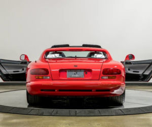 Dodge Viper z przebiegiem 34 mil