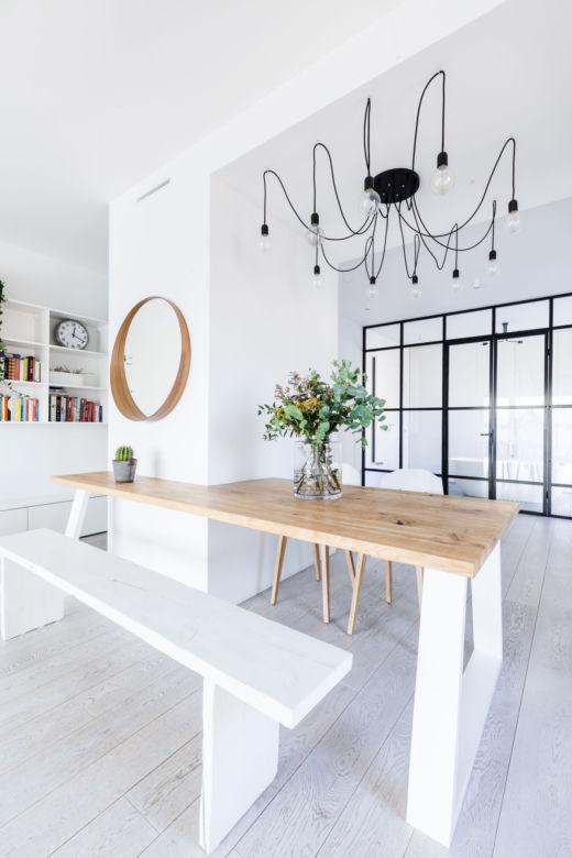 100-metrowy nowoczesny apartament w bieli