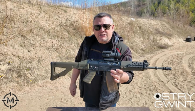 Karabin SIG 553 - niezawodność Kałasznikowa w szwajcarskim wydaniu