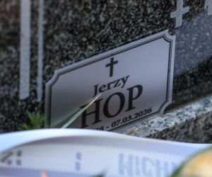 Tajemnicza śmierć i pogrzeb w sekrecie. Znany prokurator Jerzy Hop i jego syn nie żyją. Ostatnie pożegnanie