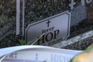 Tajemnicza śmierć i pogrzeb w sekrecie. Znany prokurator Jerzy Hop i jego syn nie żyją. Ostatnie pożegnanie