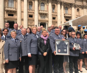 Selfie z Franciszkiem? Małopolscy policjanci na audiencji w Watykanie