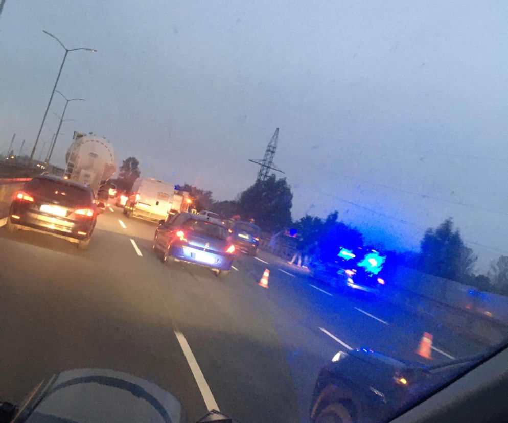 Kolizja czterech samochodów na DTŚ w Świętochłowicach. Są potężne utrudnienia w stronę Katowic