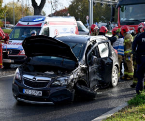 Autobus zderzył się z osobówką