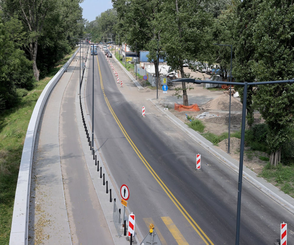 Przebudowa Wybrzeża Helskiego. Robotnicy bimbają na budowie