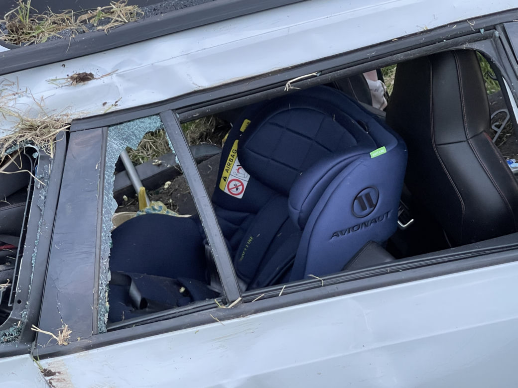 Auto kilka razy koziołkowało. Za kierownicą pijany ojciec. Pasażerką była jego maleńka córeczka