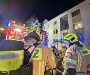 Kolejny tragiczny pożar. Wynieśli ją z mieszkania nieprzytomną. Nie żyje