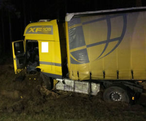 Groźny wypadek na obwodnicy Bydgoszczy! Kierowca zakleszczony w aucie 