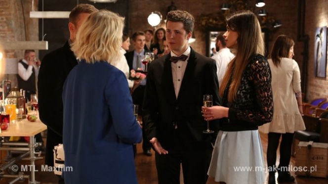 M jak miłość odc. 1114. Marta (Dominika Ostałowska), Andrzej (Krystian Wieczorek), Łukasz (Adrian Żuchewicz), Kamila (Iga Górecka)