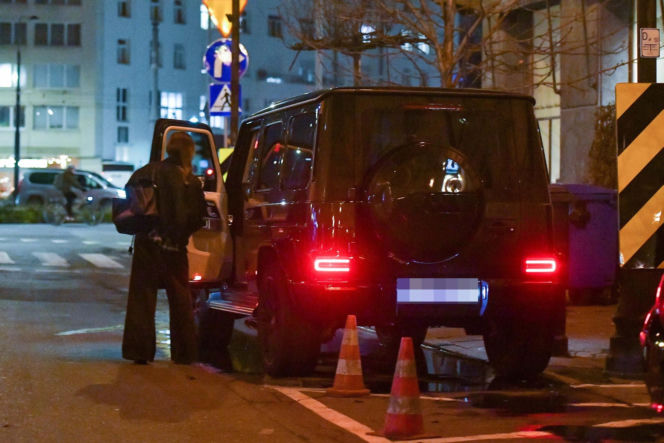 Anna Lewandowska parkuje na zakazie