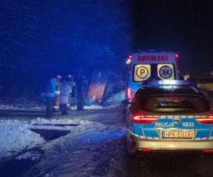 Hadle Szklarskie. Autobus wypadł z jezdni! 