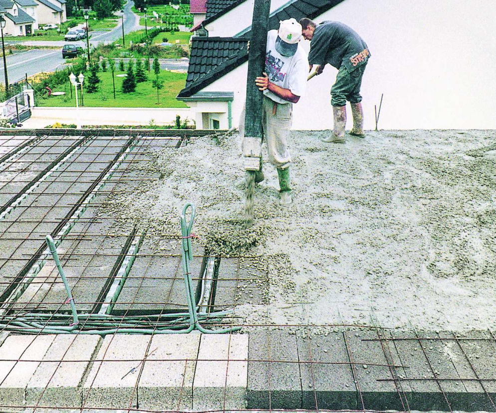 Zalewanie stropu betonem
