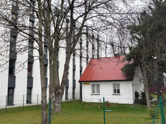 Dom przy ul. Jutrzenka 4 w Krakowie i sąsiedni akademik