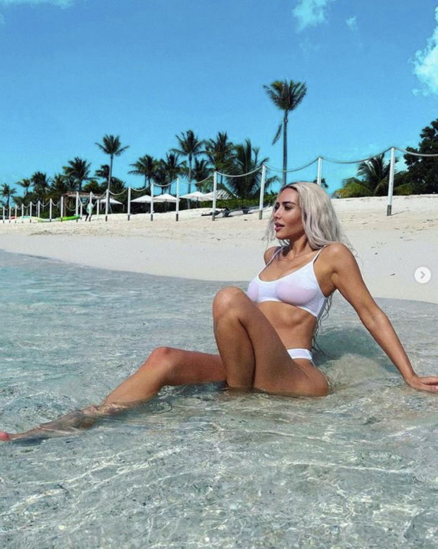  Pupa Kim Kardashian wróciła! Jest większa niż wcześniej? Gwiazda wypina śmiało ciało
