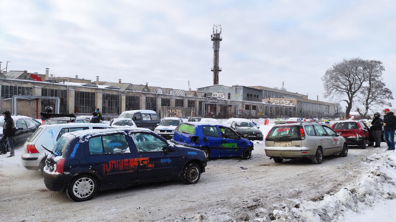 Białystok. Charytatywny Wrak Race Uniwerstal [18.12.2022]