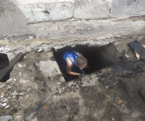 badania archeologiczne  na patio kamienicy przy ul Dworcowej 2  