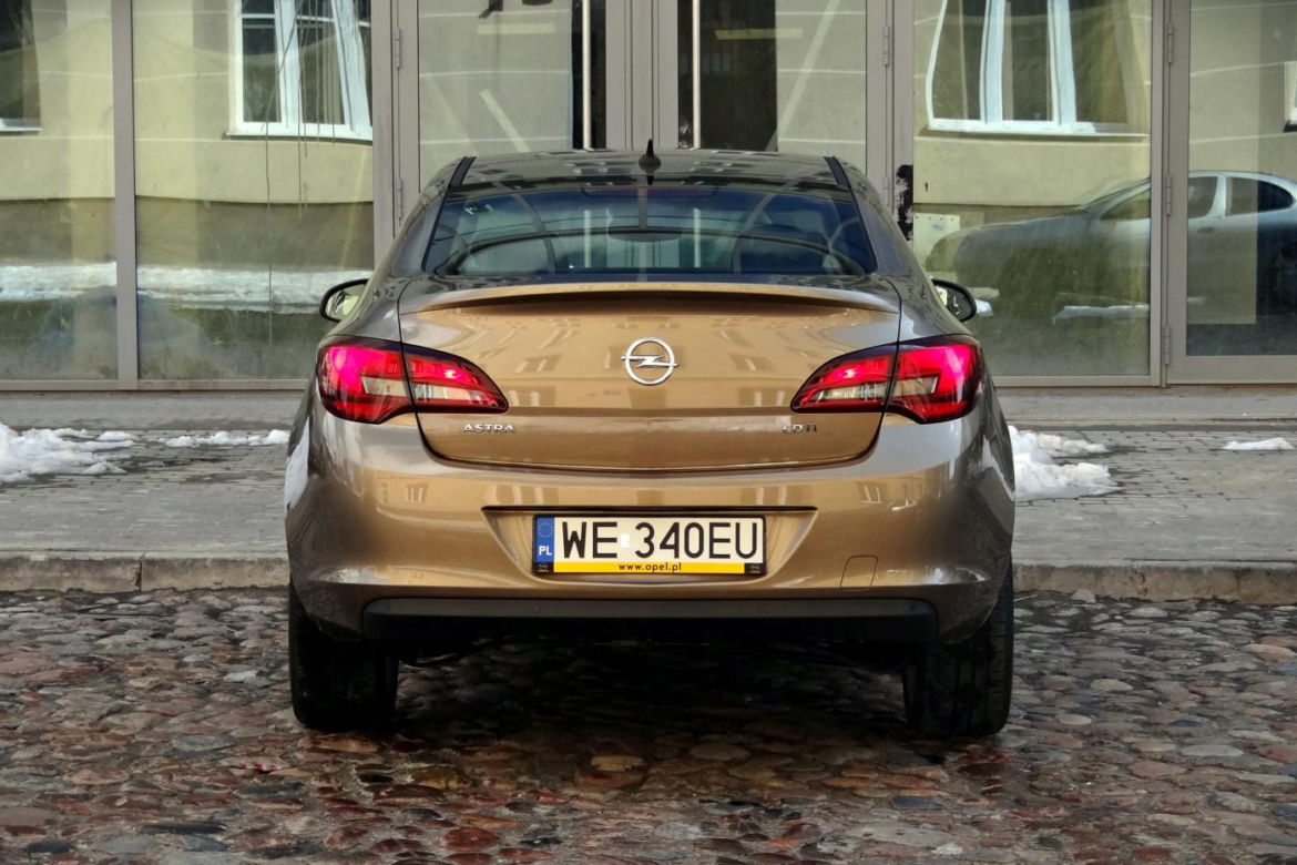 Opel Astra Sedan (Astra J)