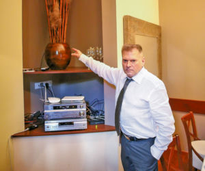 Dyktafon ukryty był w środkowej nodze