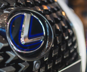 Lexus UX już w polskich salonach