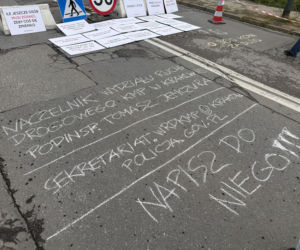 Cichy marsz w Krakowie po tragicznym wypadku. Zginęło młode małżeństwo